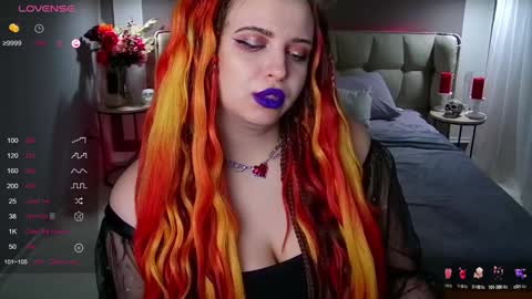Snapshot of maya_mils chatting on February 3, 7:18 am Maya Mils online show from February 3, 7:18 am
