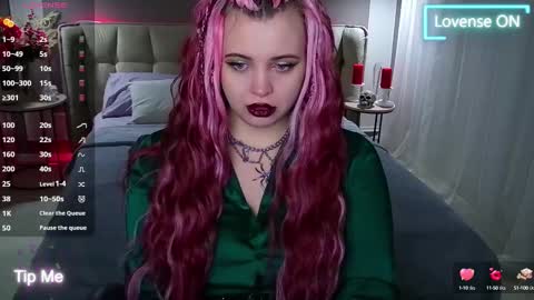 Snapshot of maya_mils chatting on February 21, 1:11 am Maya Mils online show from February 21, 1:11 am