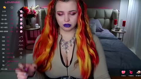 Snapshot of maya_mils chatting on February 4, 1:02 am Maya Mils online show from February 4, 1:02 am