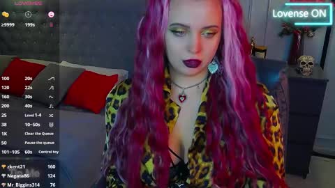 Snapshot of maya_mils chatting on February 24, 4:16 am Maya Mils online show from February 24, 4:16 am