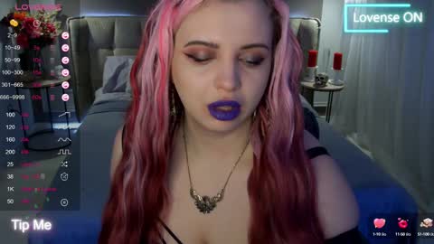 Snapshot of maya_mils chatting on March 9, 1:04 am Maya Mils online show from March 9, 1:04 am