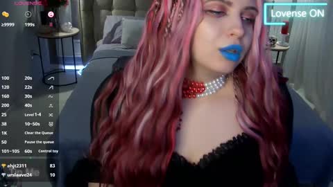 Snapshot of maya_mils chatting on March 4, 7:08 am Maya Mils online show from March 4, 7:08 am