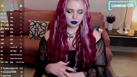 Snapshot of maya_mils chatting on February 25, 7:20 am Maya Mils online show from February 25, 7:20 am