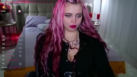 Snapshot of maya_mils chatting on February 16, 4:09 am Maya Mils online show from February 16, 4:09 am