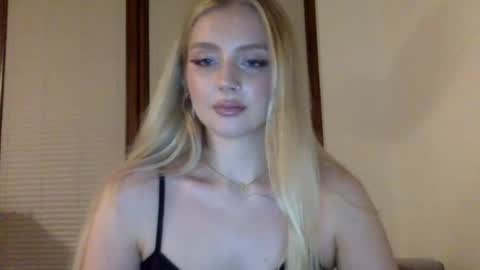 mayaflirt online show from May 7, 8:37 pm