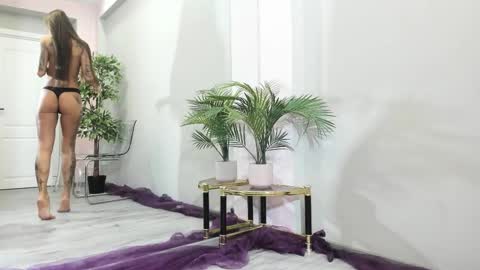 Maya online show from December 14, 5:35 am