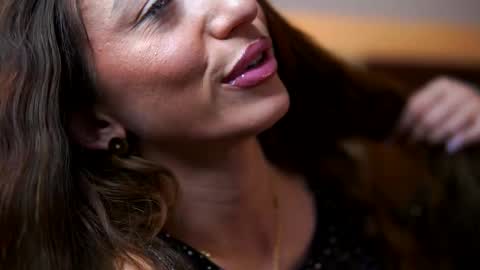 Maya online show from October 1, 6:29 pm