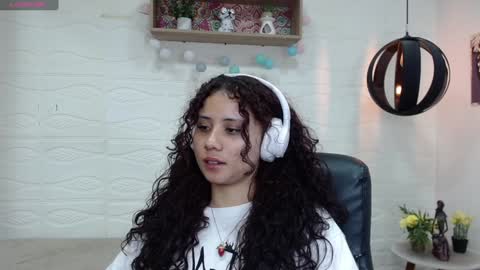 Maya online show from January 30, 7:15 pm