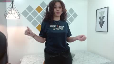 Maya online show from February 5, 7:31 pm