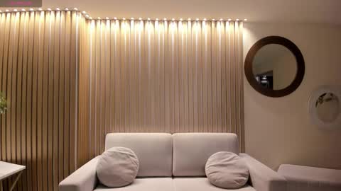 Maya online show from December 15, 5:03 am