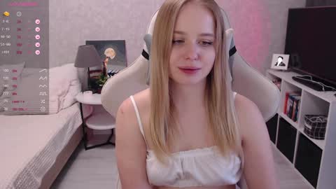 Snapshot of maybebabyx chatting on December 18, 6:43 am maybebabyx online show from December 18, 6:43 am