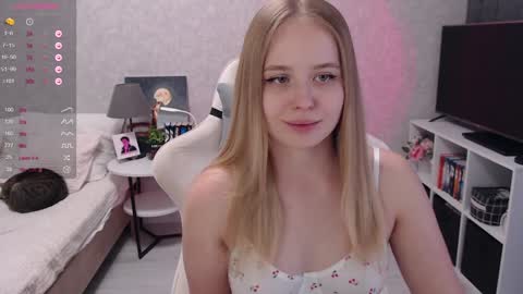 Snapshot of maybebabyx chatting on December 5, 8:05 am maybebabyx online show from December 5, 8:05 am