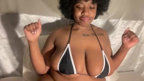 mayluvsu online show from February 2, 5:37 am