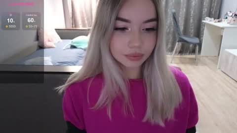 Snapshot of maymallorie chatting on October 10, 10:47 pm may online show from October 10, 10:47 pm