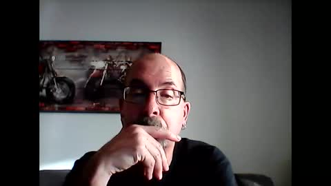Snapshot of meathome3 chatting on February 7, 1:32 pm me at home online show from February 7, 1:32 pm