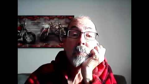 Snapshot of meathome3 chatting on March 12, 12:47 pm me at home online show from March 12, 12:47 pm