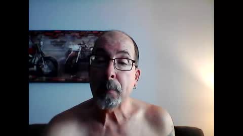 Snapshot of meathome3 chatting on February 20, 3:41 pm me at home online show from February 20, 3:41 pm