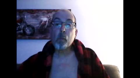 Snapshot of meathome3 chatting on February 25, 12:27 pm me at home online show from February 25, 12:27 pm