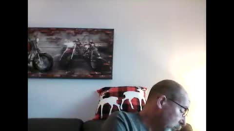 Snapshot of meathome3 chatting on December 31, 6:24 pm me at home online show from December 31, 6:24 pm