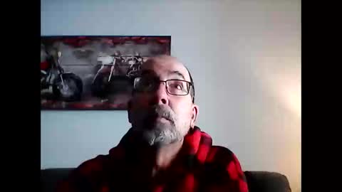 Snapshot of meathome3 chatting on February 17, 3:33 pm me at home online show from February 17, 3:33 pm