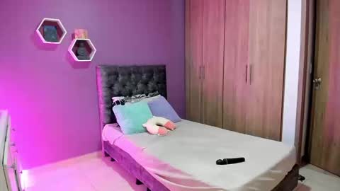 medelyn  Instagram mady evans13 online show from September 24, 12:17 am