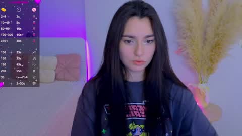 Dina online show from April 8, 9:18 pm