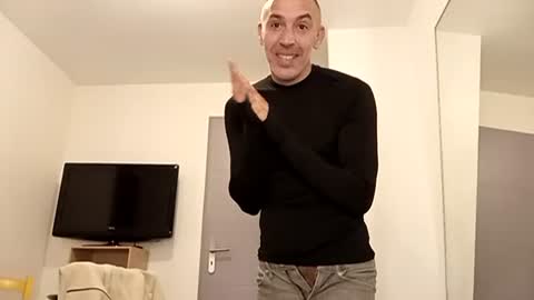 Meditmtc online show from December 8, 9:52 pm