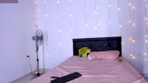 medussa13 online show from March 5, 1:10 am