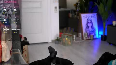 meenamoon online show from October 26, 8:15 am