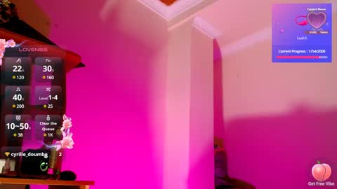 megan_7777 online show from January 28, 11:17 pm