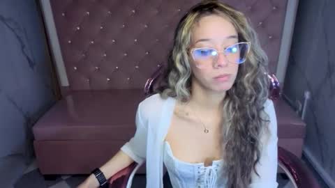 megan_collins_b online show from October 27, 12:49 pm