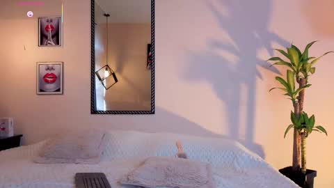 megan do santos online show from September 25, 8:49 pm