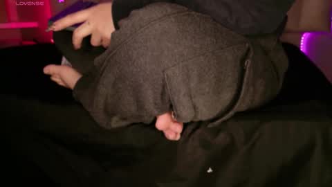     online show from November 6, 1:03 pm