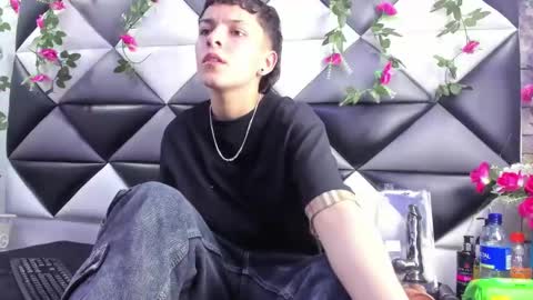 megan_thompsonn_ online show from October 29, 2:35 am