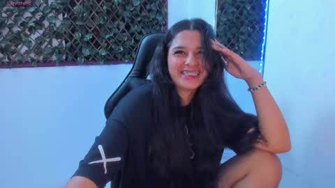 Snapshot of megan_whitte_01 chatting on March 5, 8:10 am megan white 01 online show from March 5, 8:10 am