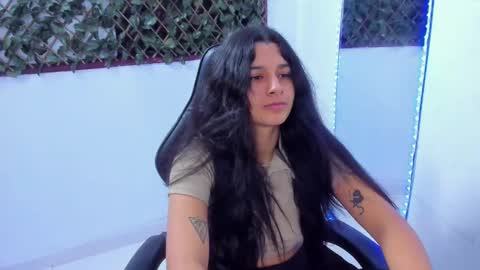 Snapshot of megan_whitte_01 chatting on February 17, 10:51 am megan white 01 online show from February 17, 10:51 am