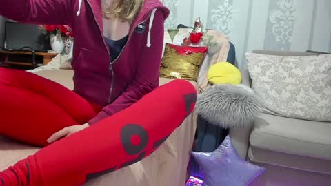 Nicki--------- Welcome to my Room online show from February 6, 5:40 pm