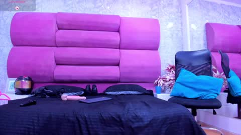 Snapshot of meganfoxxi_ chatting on January 19, 11:32 pm MeganFOXXI online show from January 19, 11:32 pm