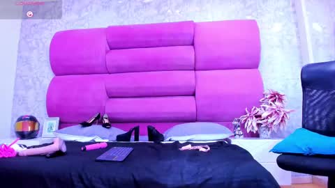 Snapshot of meganfoxxi_ chatting on March 2, 12:20 am MeganFOXXI online show from March 2, 12:20 am