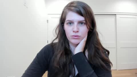 Snapshot of meganholly00 chatting on February 18, 1:32 am Megan online show from February 18, 1:32 am