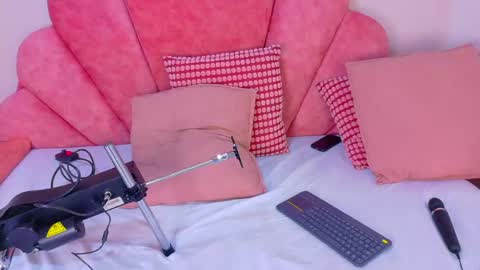 MEGAN online show from May 6, 3:01 am