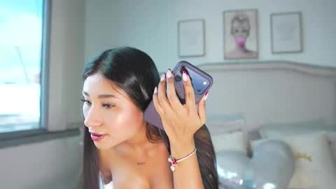 Mara online show from December 5, 1:53 pm