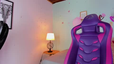 Snapshot of meggan_jade chatting on February 26, 6:59 pm Meggan online show from February 26, 6:59 pm