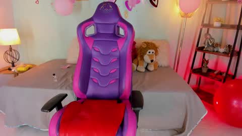 Snapshot of meggan_jade chatting on February 27, 1:08 am Meggan online show from February 27, 1:08 am