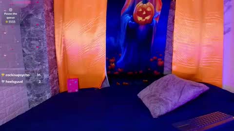 megganfoxy online show from October 24, 12:11 am