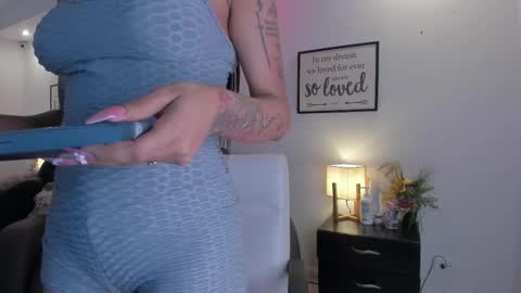 melan_owen online show from December 23, 10:43 am