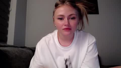 Snapshot of melani_a chatting on February 19, 5:06 pm Melania online show from February 19, 5:06 pm