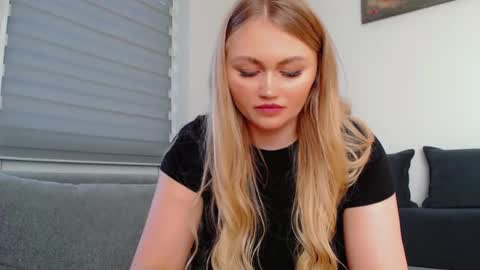 Melania online show from March 6, 11:09 am