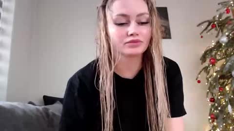 Snapshot of melani_a chatting on January 20, 12:39 pm Melania online show from January 20, 12:39 pm