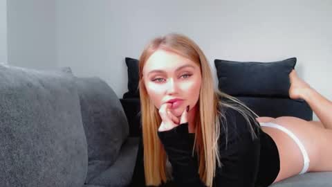 Melania online show from October 22, 1:24 pm